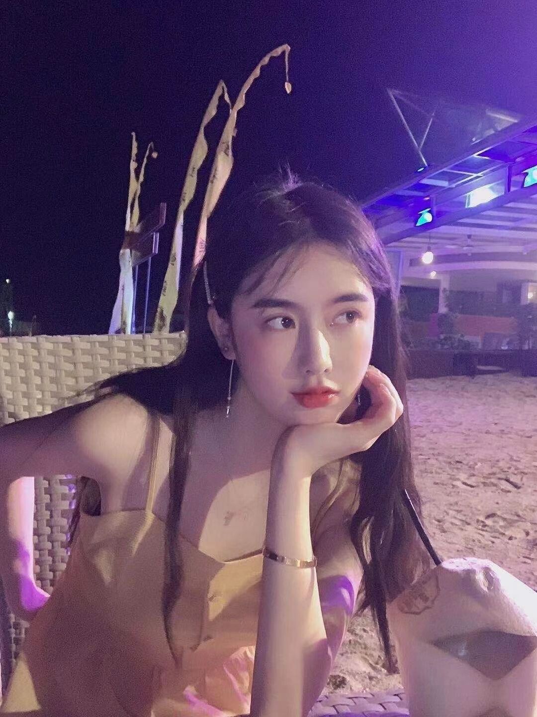 老板带我探秘上海足疗，体验非凡按摩之旅